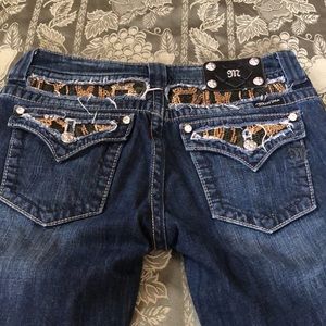 Miss Me Sz 30 bootcut with camo embellished back flap pockets! EUC, super cute!!